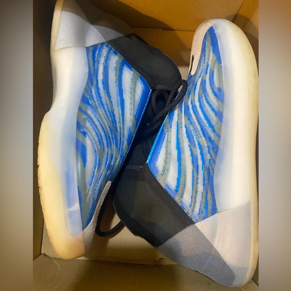 adidas Yeezy QNTM BSKTBL frozen blue
